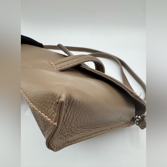 Tan Crossbody Bag with Textured Finish | Very Good Condition - Picture 8 of 17